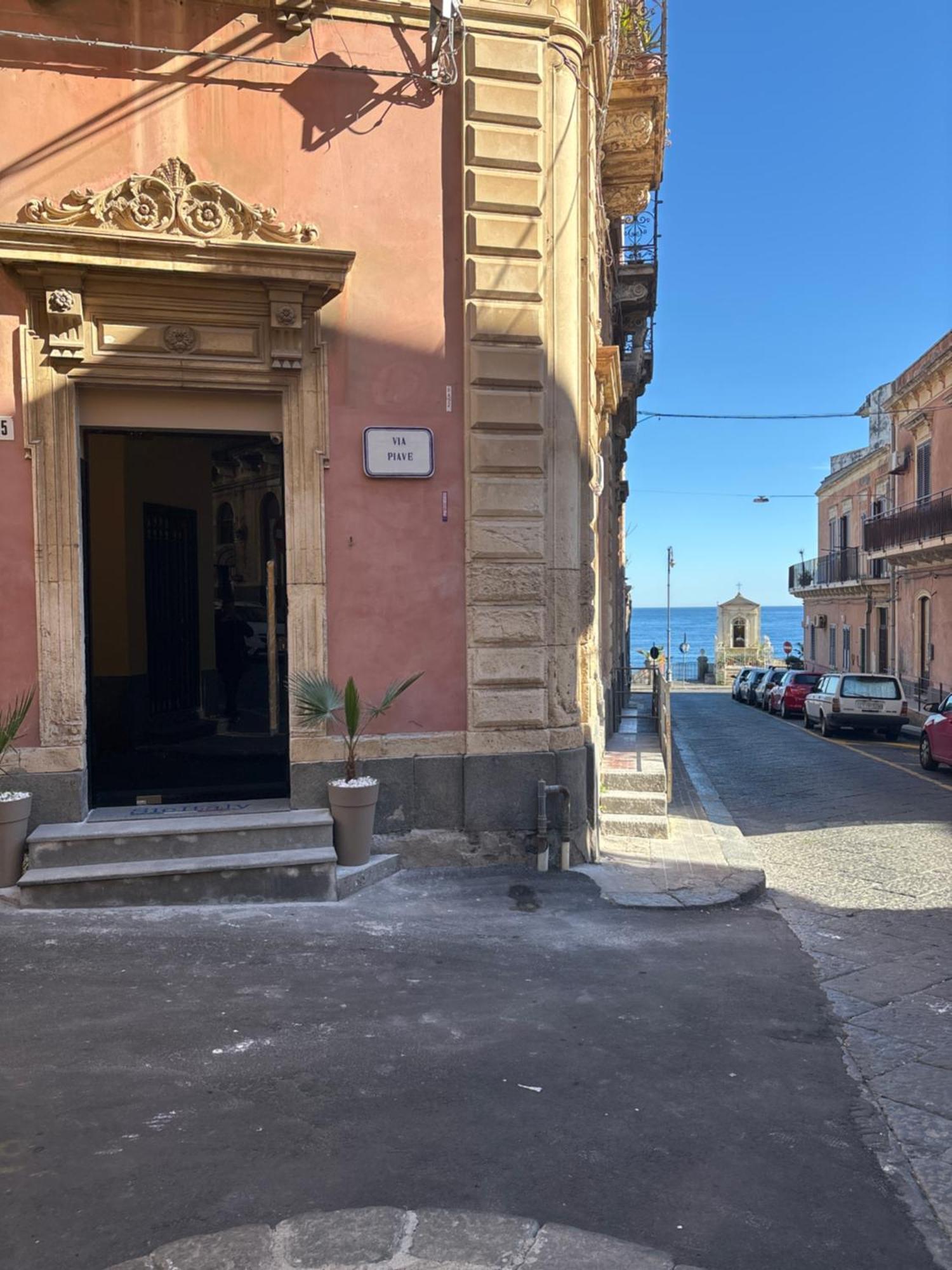 Cbh Sicitaly Group Bed & Breakfast Aci Castello Bagian luar foto